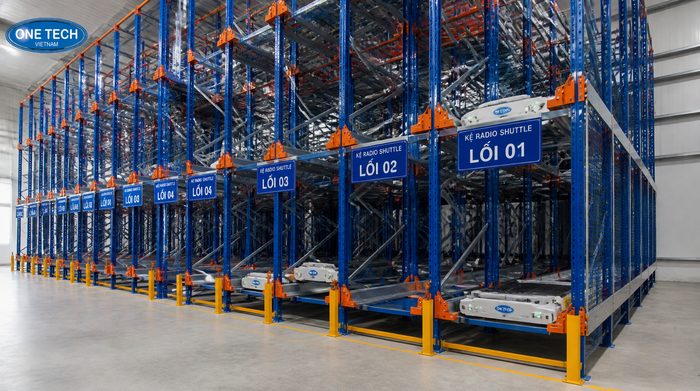 Kệ Radio Shuttle trong kho logistics Kệ Radio Shuttle cho kho logistics tự động hóa một phần